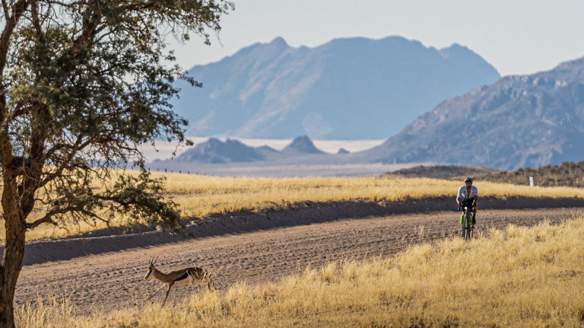 Steven le Hyaric : traversée du désert du Namib à vélo