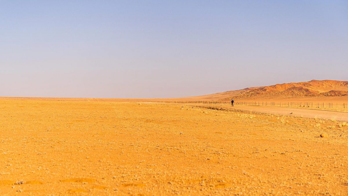 Steven le Hyaric : traversée du désert du Namib à vélo