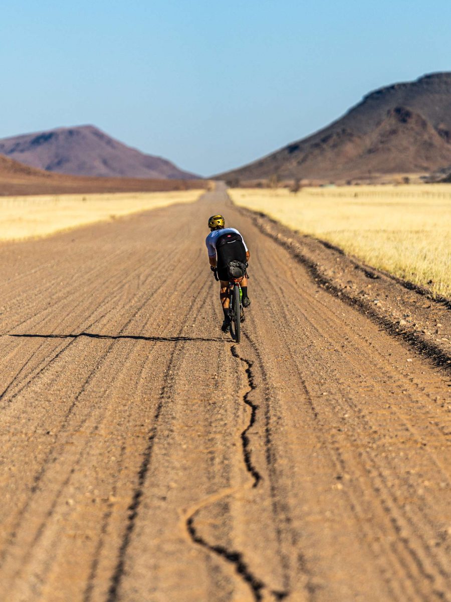 Steven le Hyaric : traversée du désert du Namib à vélo