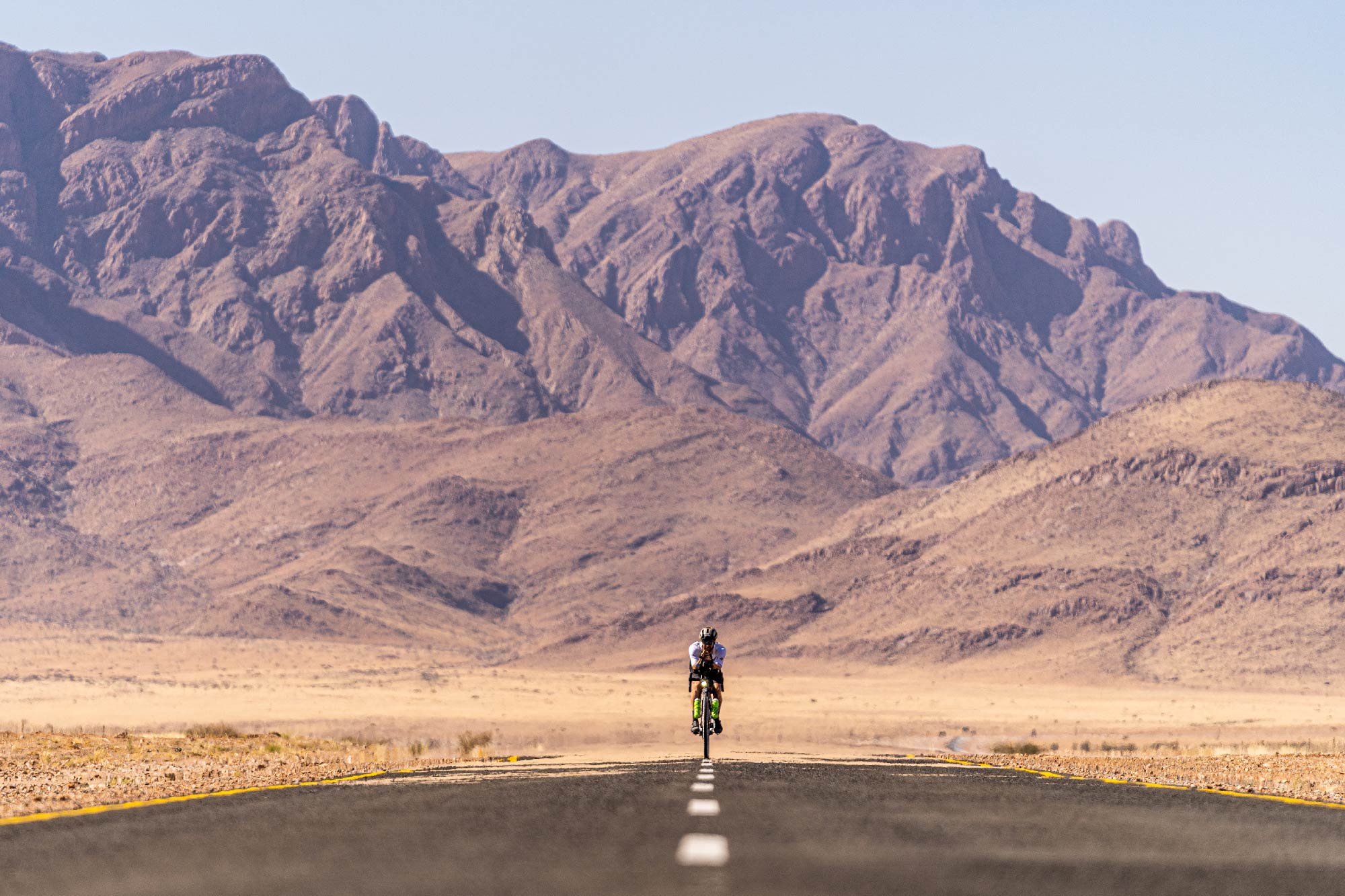 Steven le Hyaric : traversée du désert du Namib à vélo