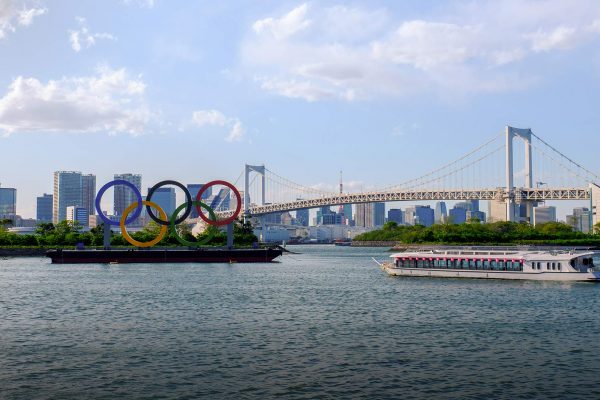 vue sur Tokyo avec les anneaux Olympiques