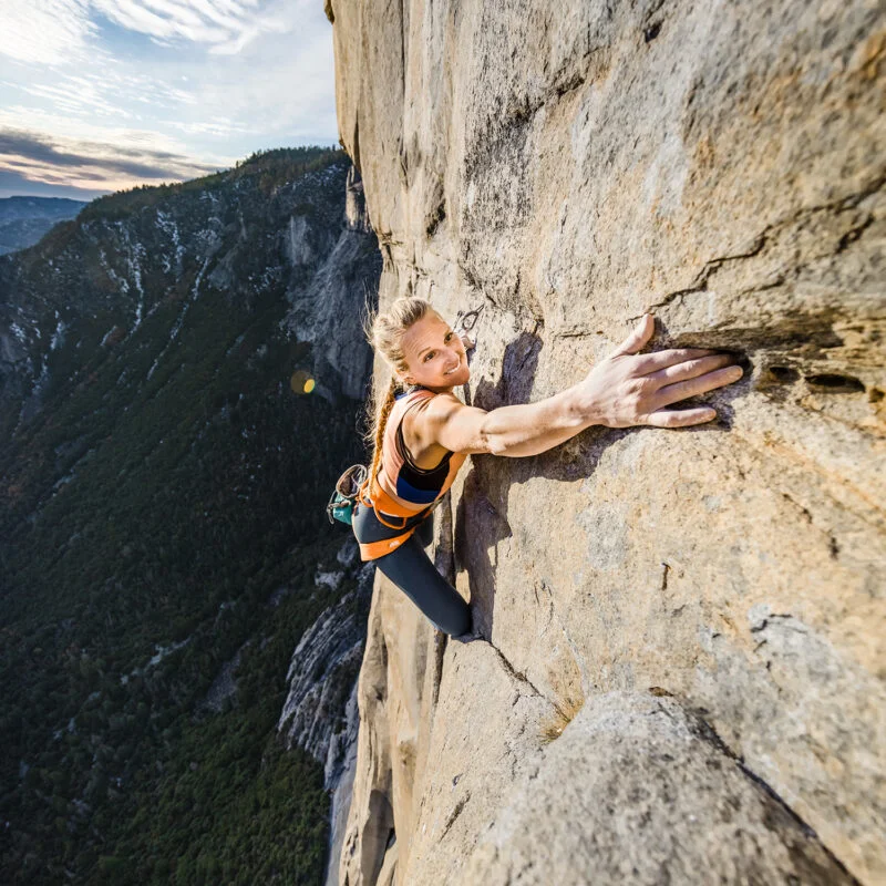 Emily Harrington grimpant dans la voie du Golden Gate