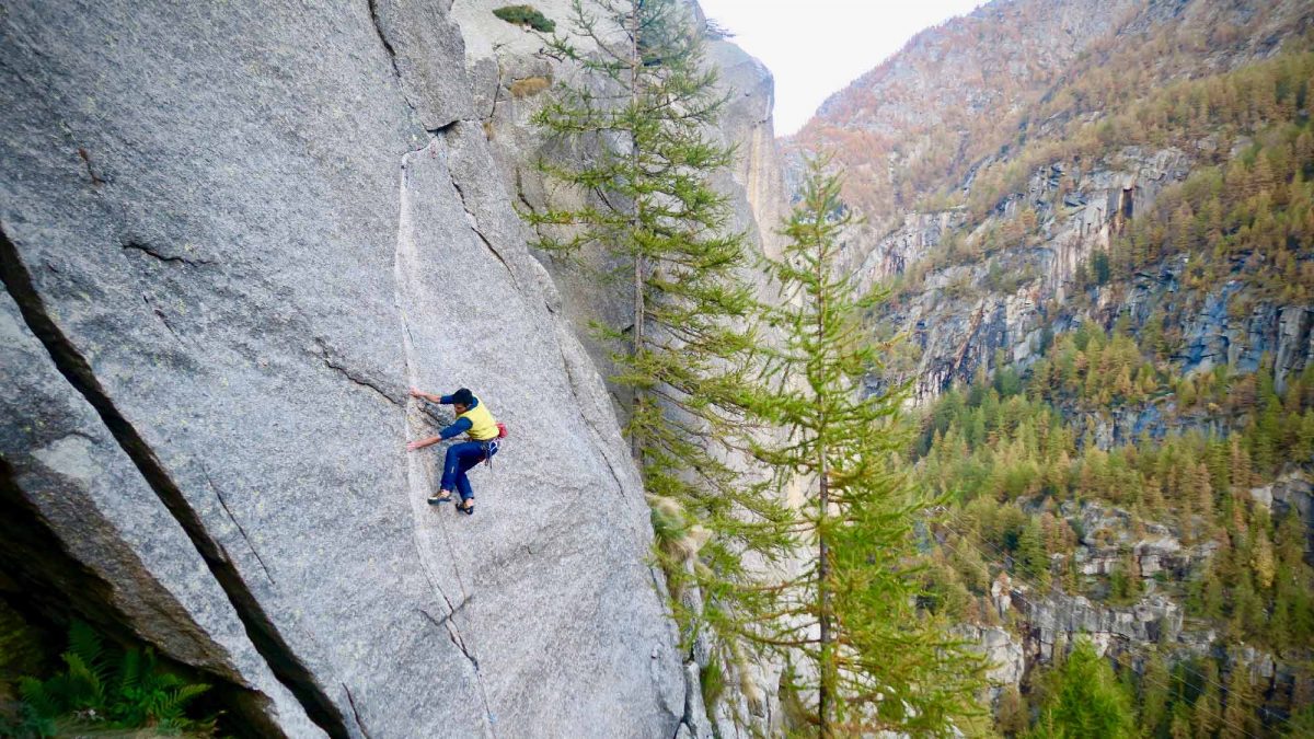 escalade-en-fissure-Val-d'Orco-italie