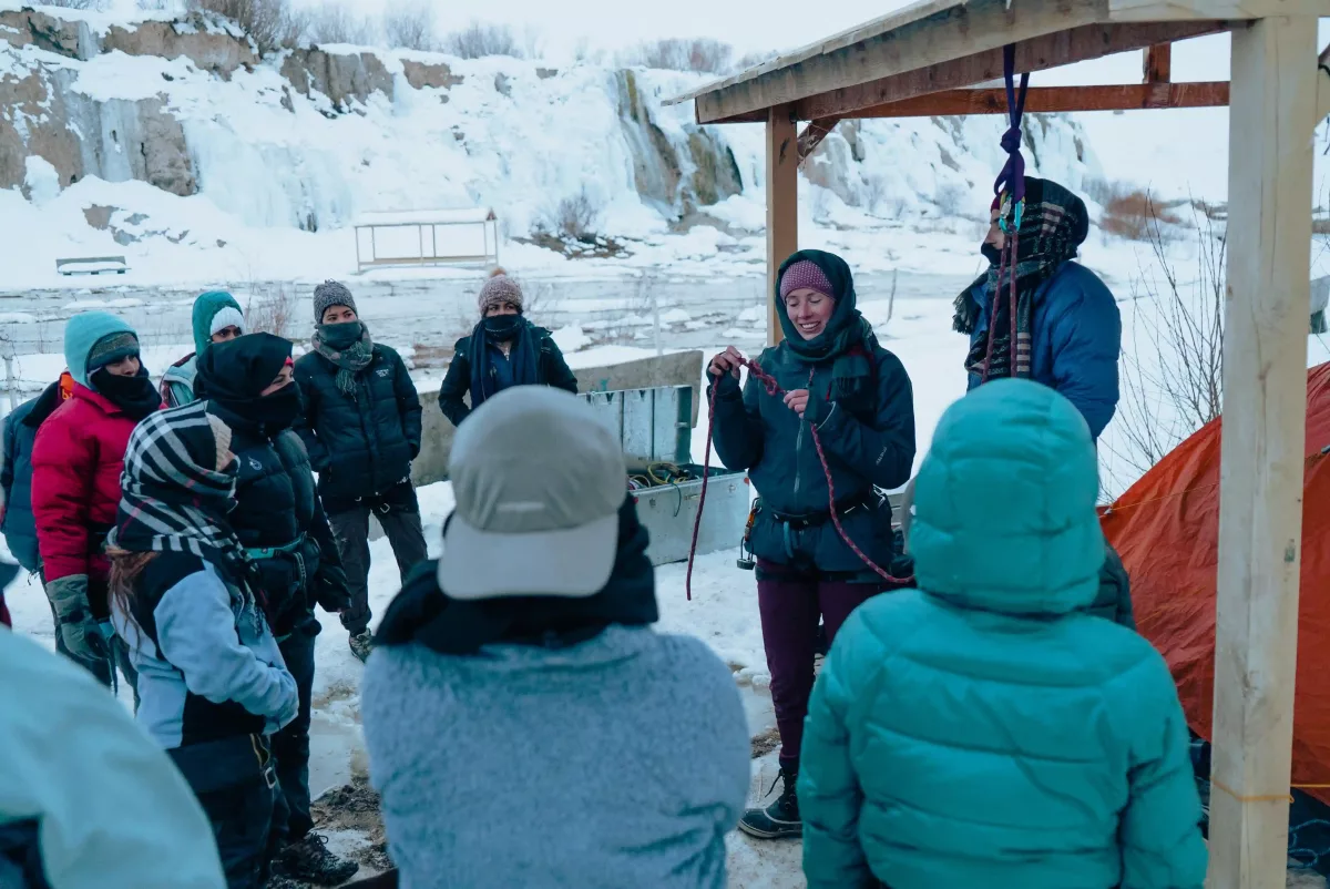 alpinistes femmes afghanes entrainement corde