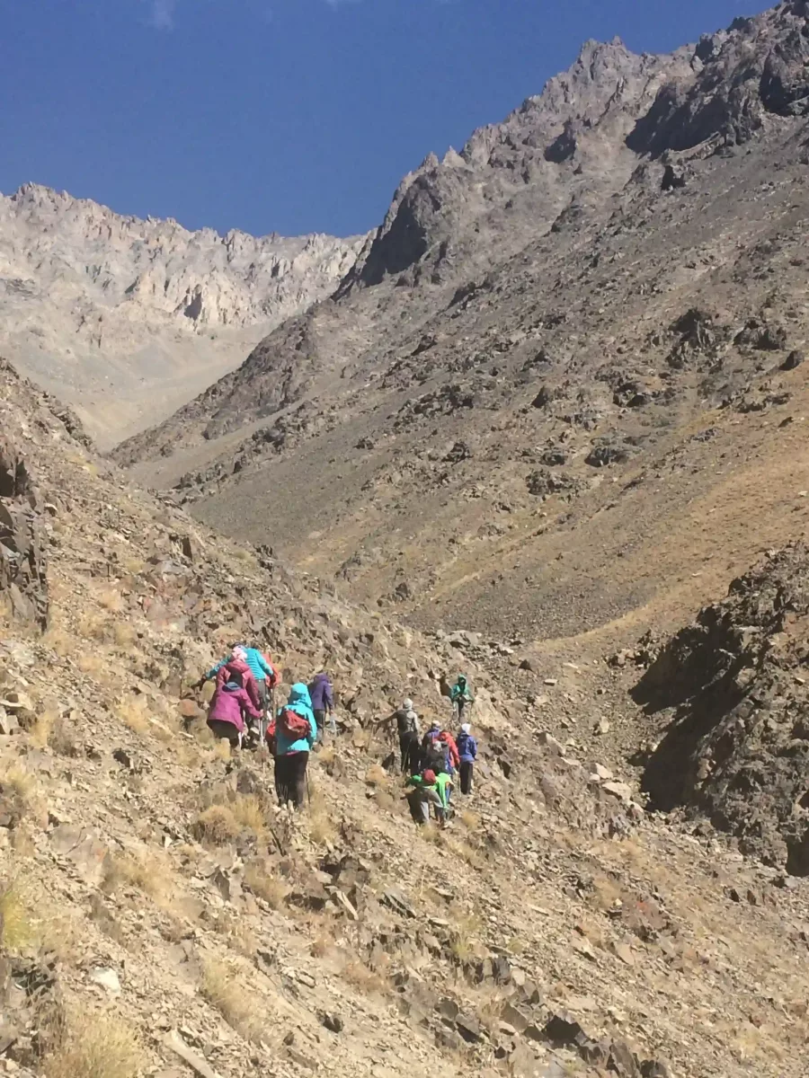 alpinistes femmes afghanes marche d'approche