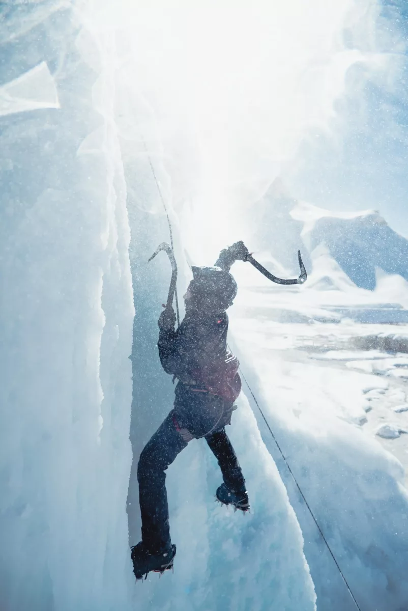 alpiniste femme afghane cascade de glace