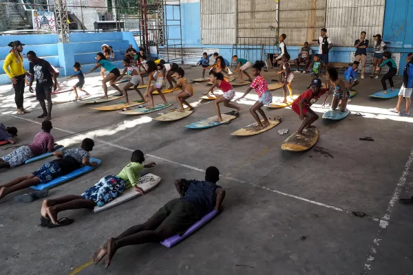 école de surf au coeur des favélas de Rio