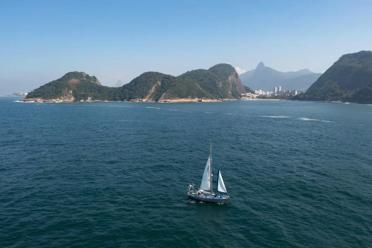 voilier Maewan dans la baie de Rio