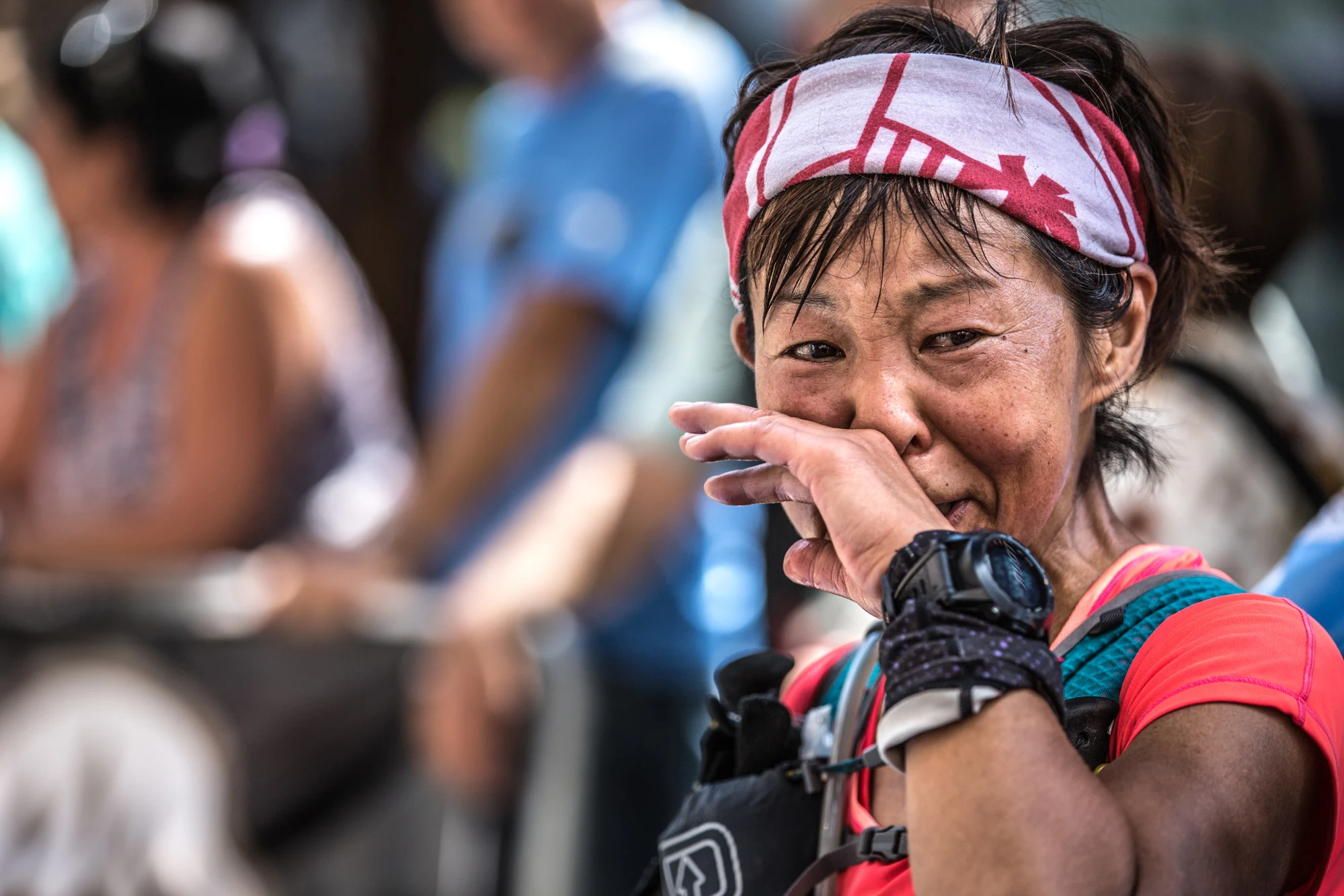 visage coureuse asiatique de l'UTMB en pleure