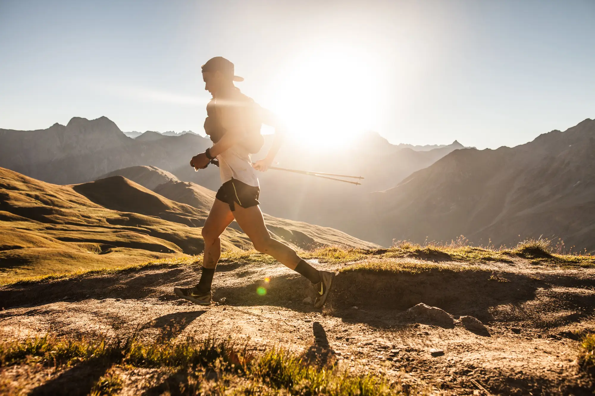 coureur UTMB paysage soleil