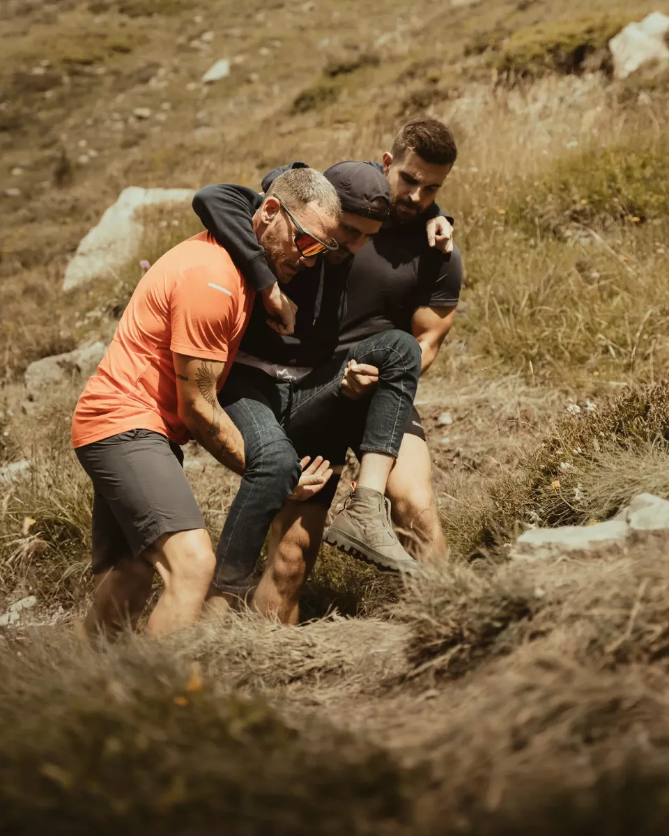 Loury Lag tire le fauteuil de @el_marticino en montagne