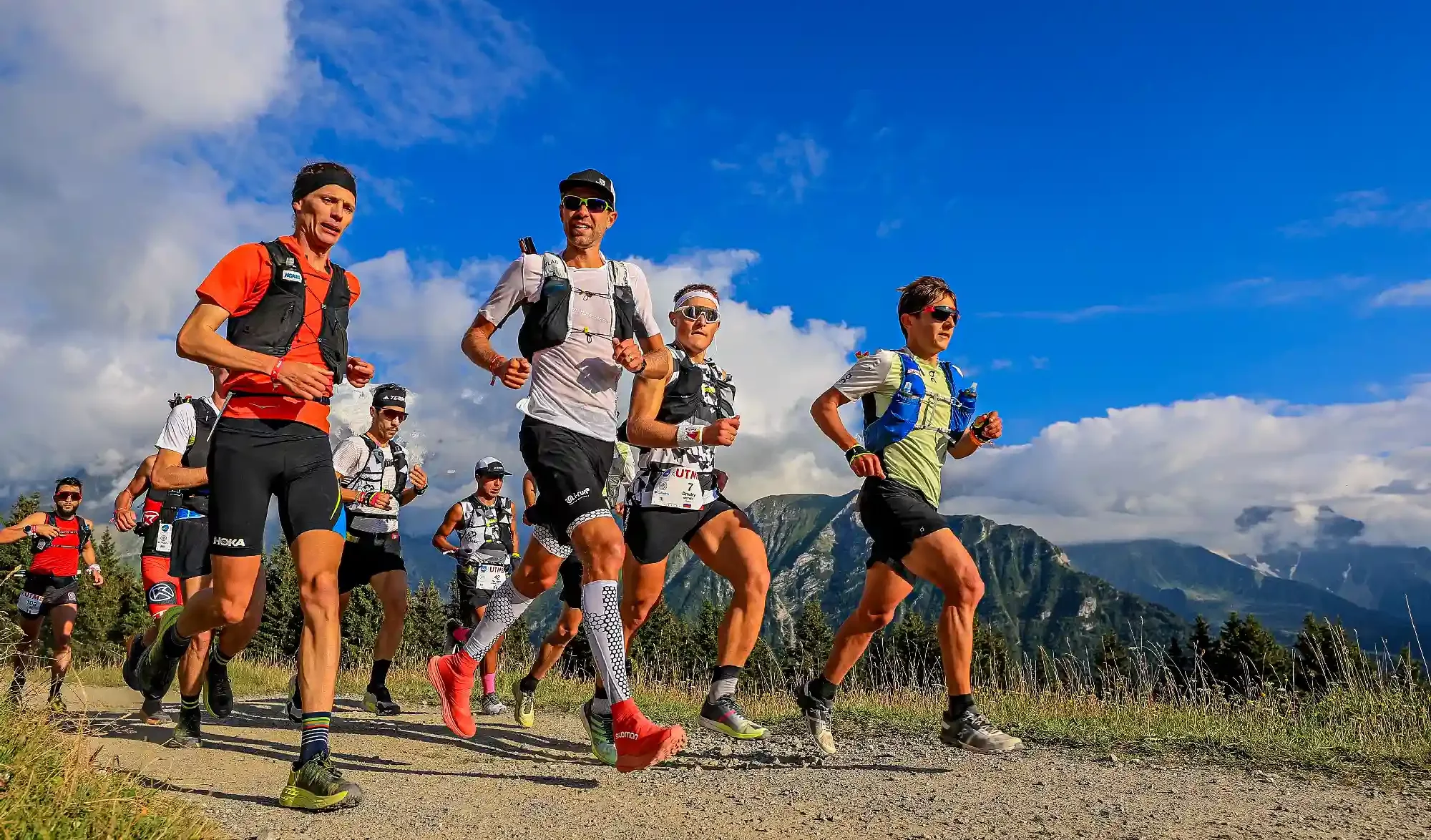 Groupe de tête sur la première partie de course de l'UTMB 2021