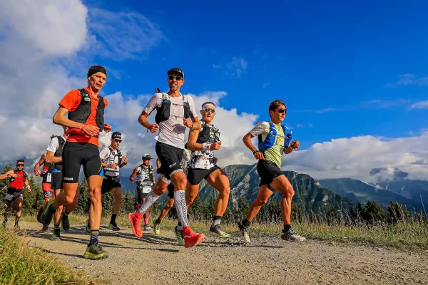 Groupe de tête sur la première partie de course de l'UTMB 2021