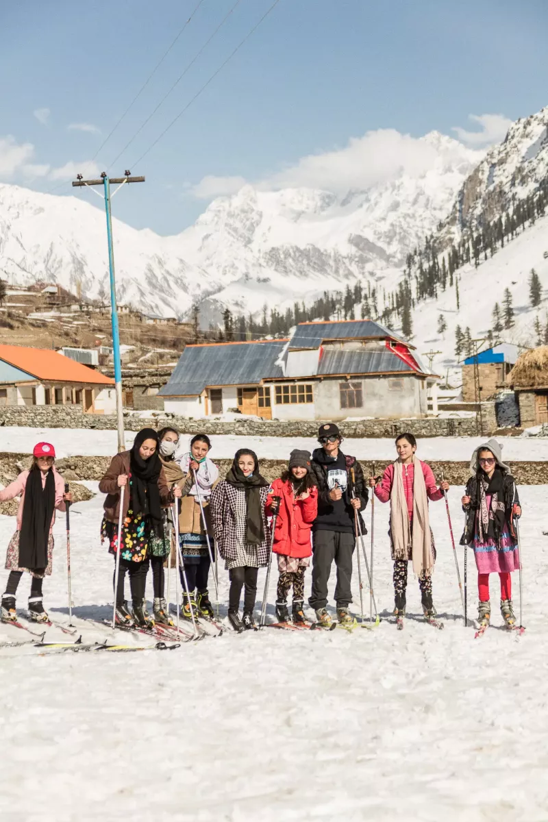 Mathieu Maynadier et Zom Conection forment les Pakistanais au ski