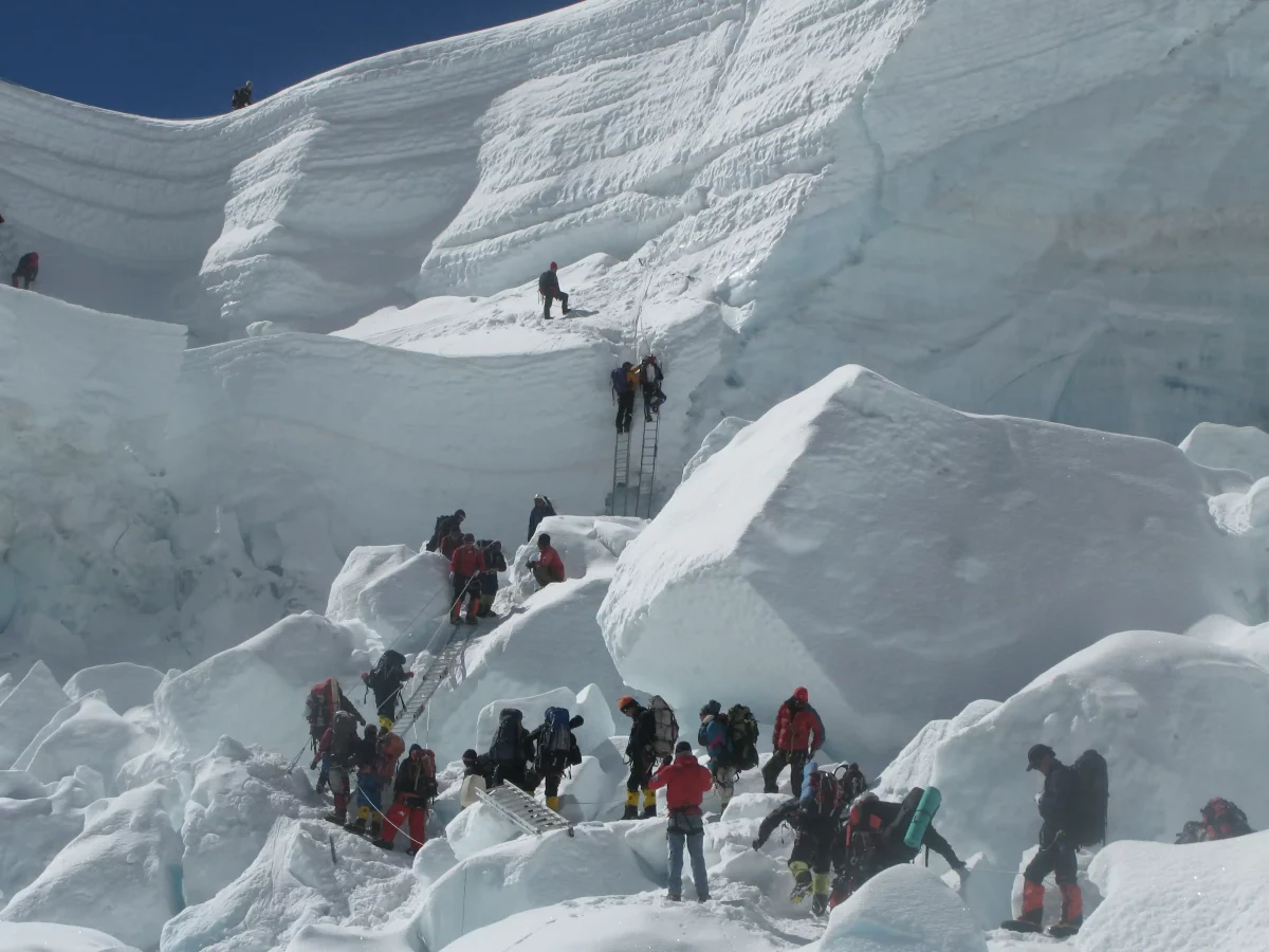 alpinistes dans la Khumbu Ice Fall Everest