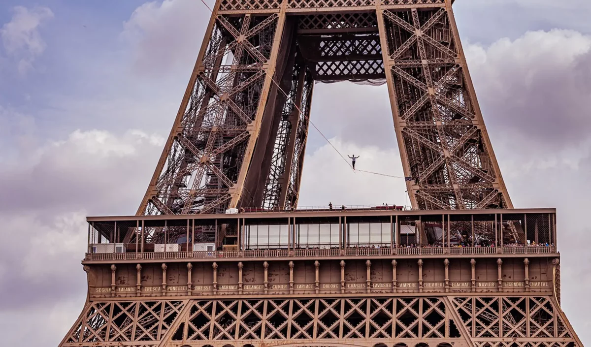 Nathan Paulin slackline Tour Eiffel