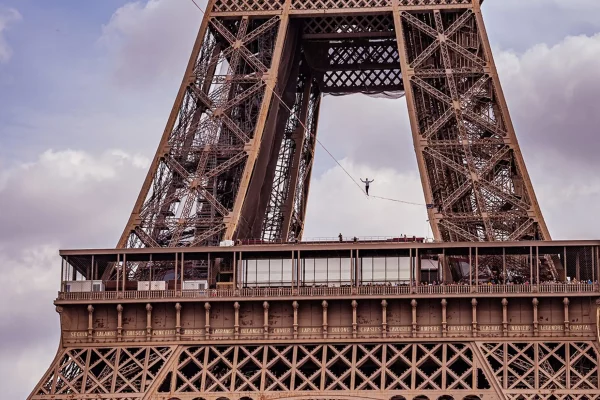 Nathan Paulin slackline Tour Eiffel