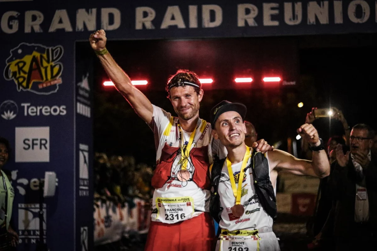 Benoit Girondel et Francois dhaene sur la ligne d'arrivée du Grand Raid