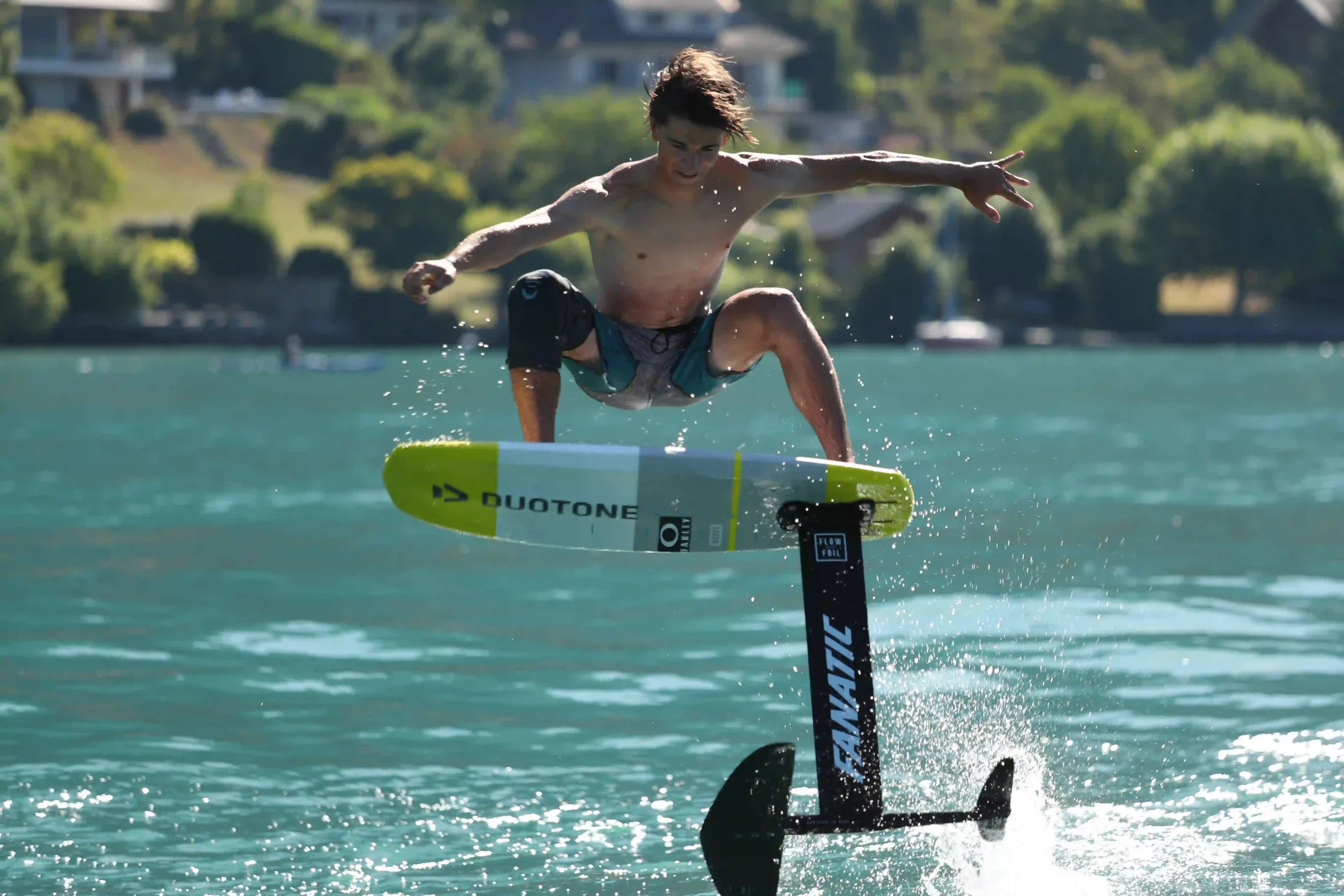 pumping foil sur le lac d'Annecy