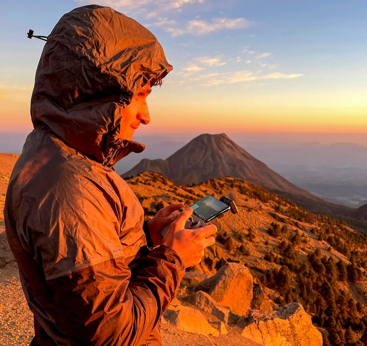 Kilian Bron au Mexique qui prend des plans du coucher de soleil au drone