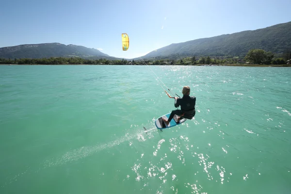 Kitefoil sur le lac d'Annecy