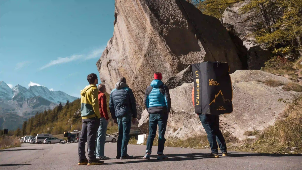 Alberto Gines Lopez et des grimpeurs La Sportiva escalade falaise Italie