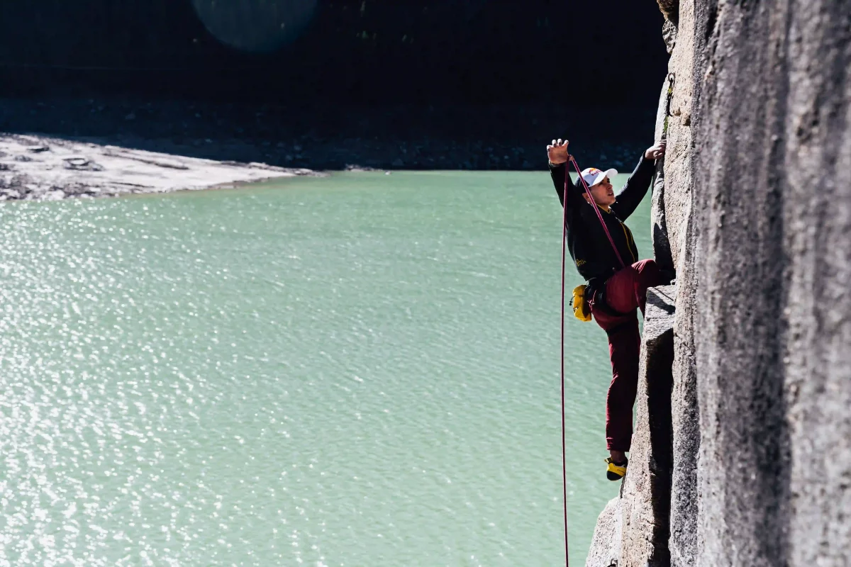 Alberto Gines Lopez escalade falaise Italie