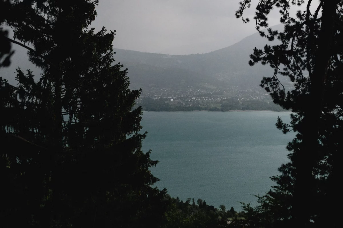 Vue pendant l'aventure VTT High Perimeter autour du lac d'Annecy