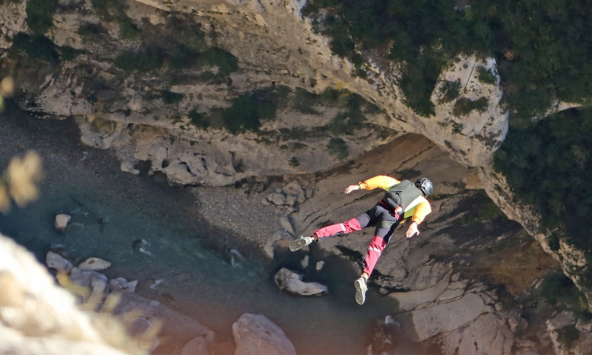 Basejump saut dans le vide montagnes