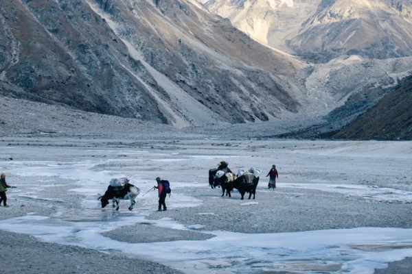 Film le mur de l'ombre paysage montagnes Nepal