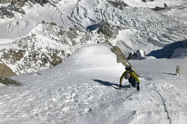 Cascade de glace sur la face Est du Mont Blanc