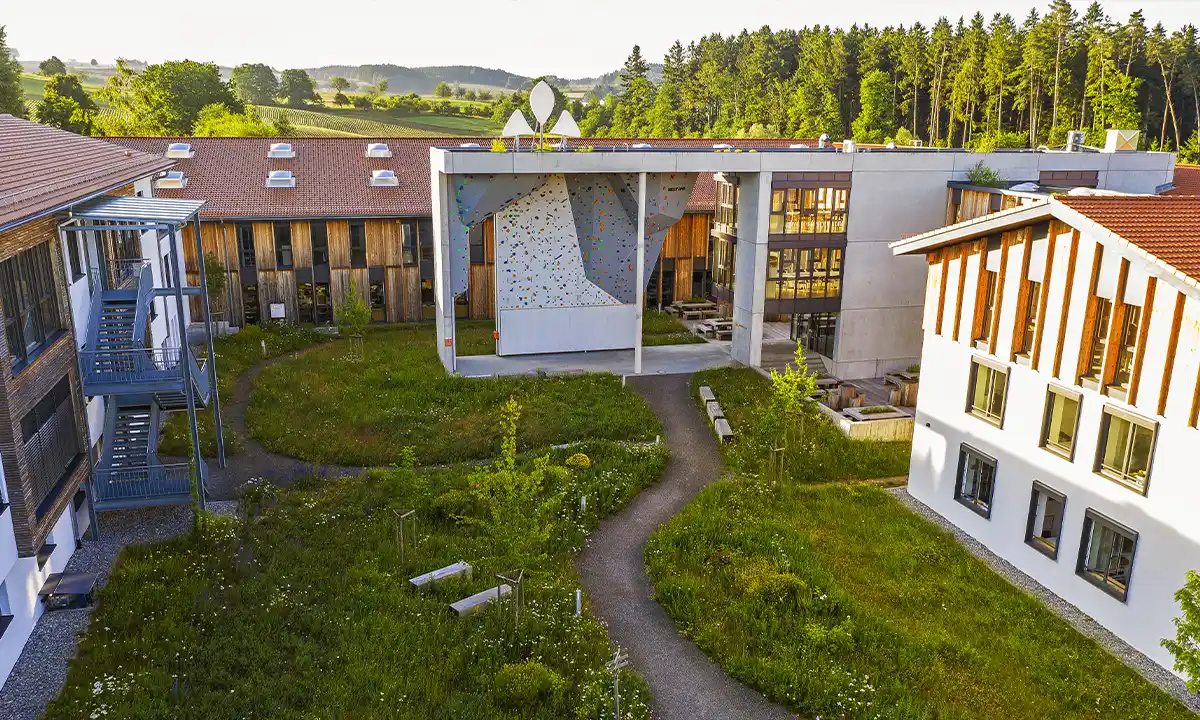 bureaux VAUDE avec mur d'escalade