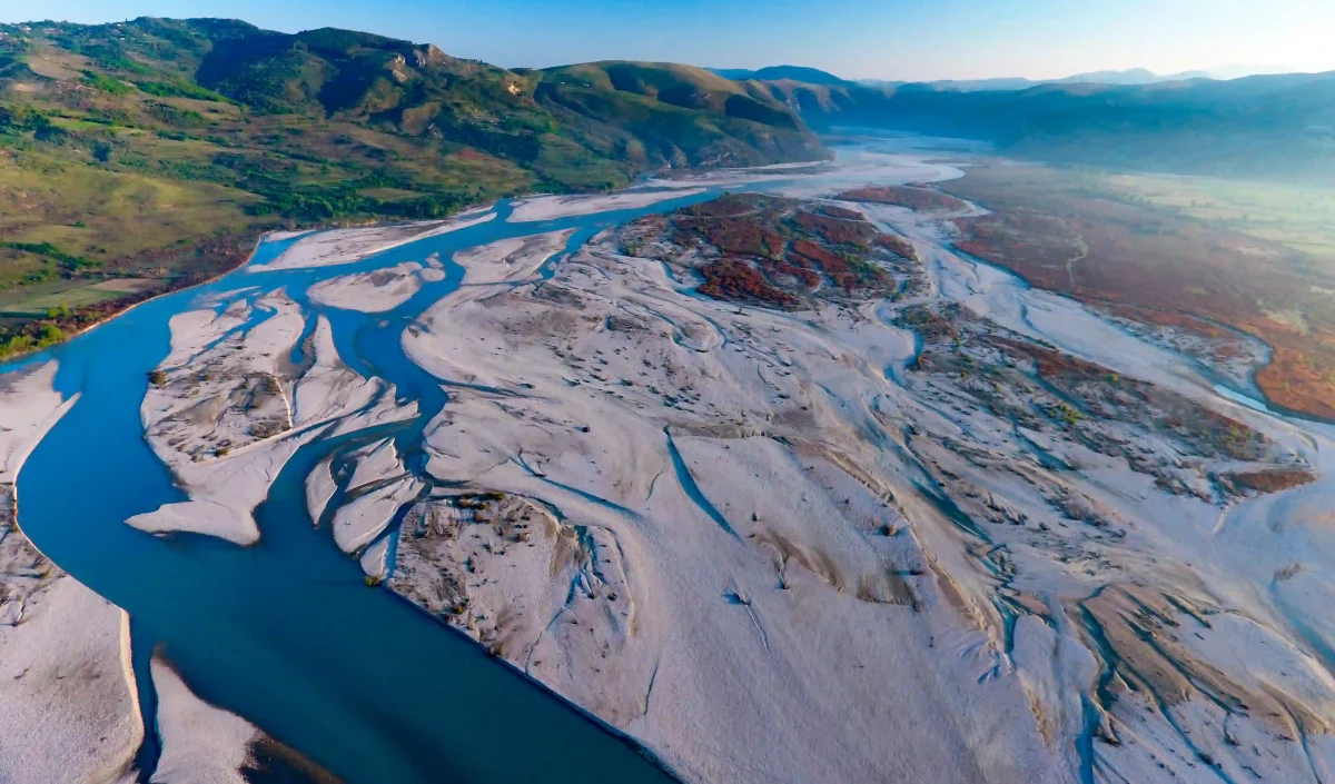 Le fleuve Vjosa vu du ciel