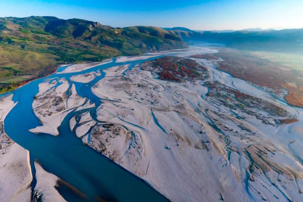 Le fleuve Vjosa vu du ciel