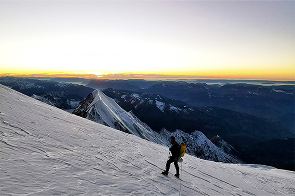 Ascension cascade glace mont blanc coucher de soleil