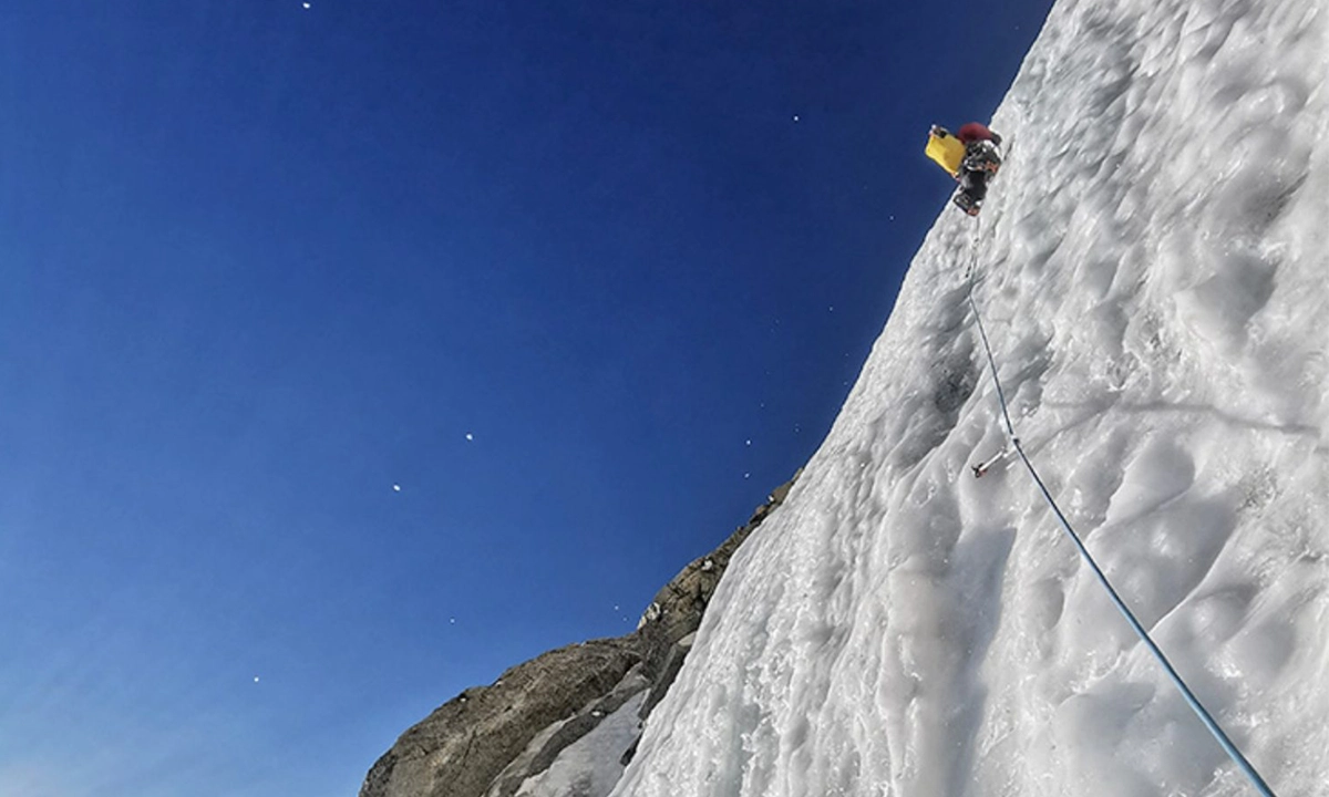 Ascension cascade glace mont blanc