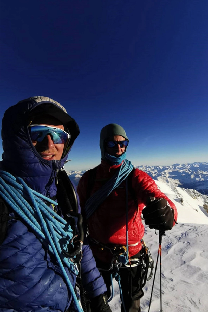 Selfie alpiniste sommet