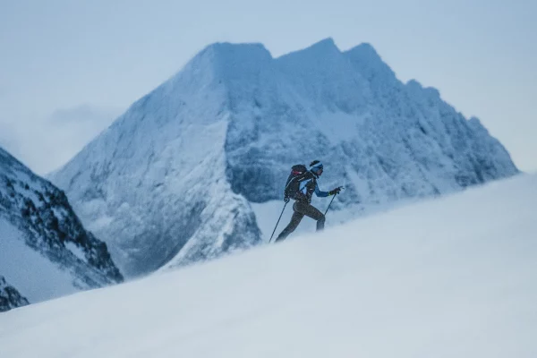 Kilian Jornet en ski de rando en Norvège