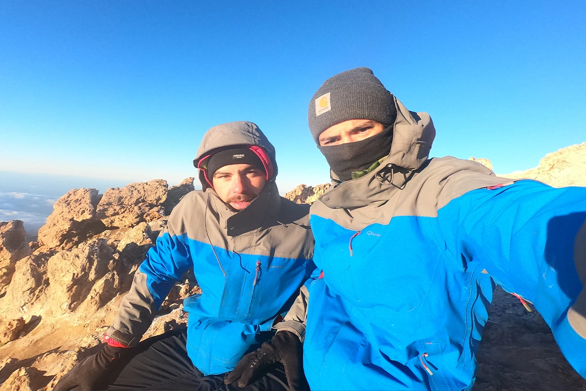SlowTrip portrait en haut d'une montagne