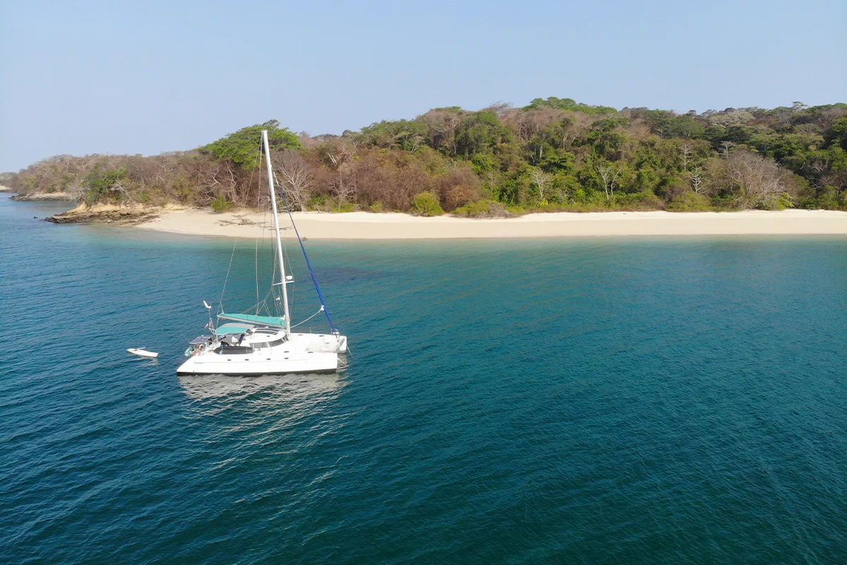 SlowTrip voilier dans une baie