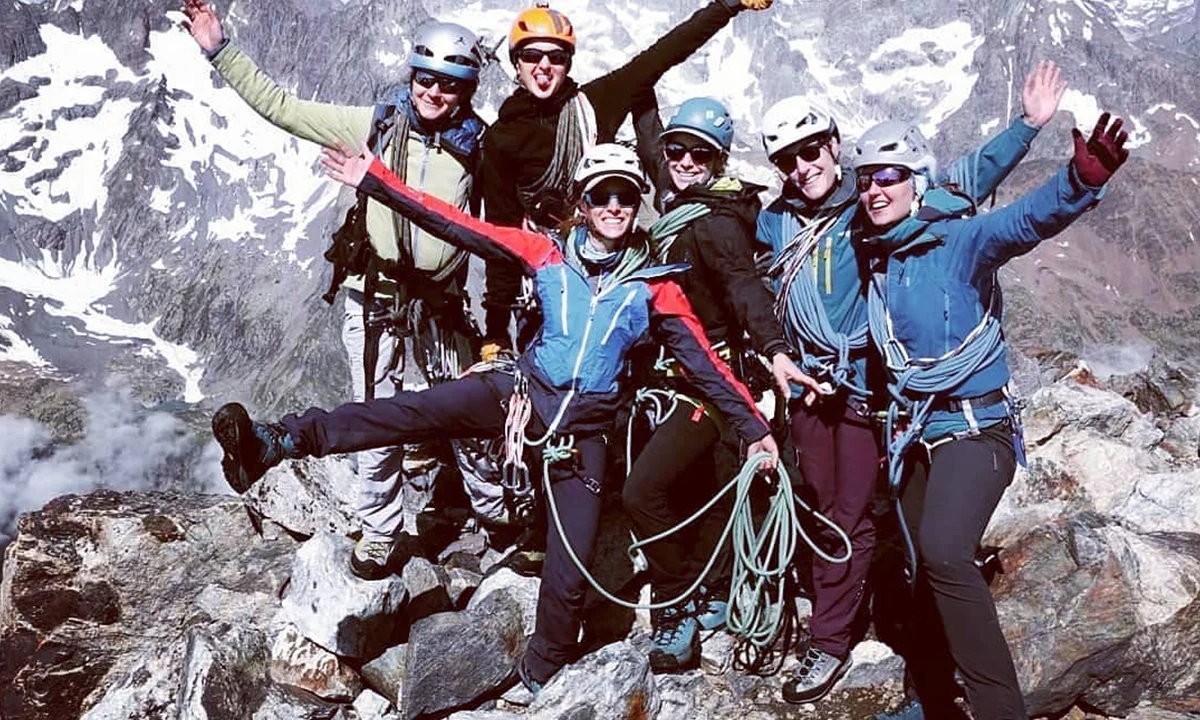 groupe lead the climb