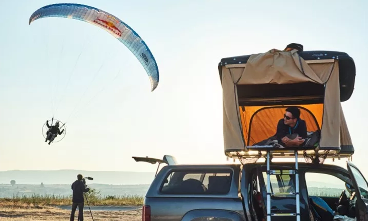 photo tente de toit naitup et parapente