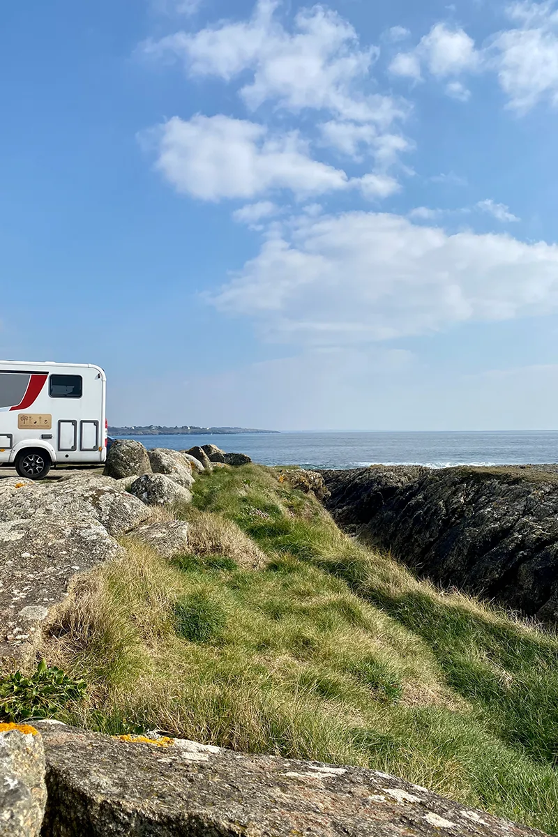 vue sur la mer camping car naturopathe on the road