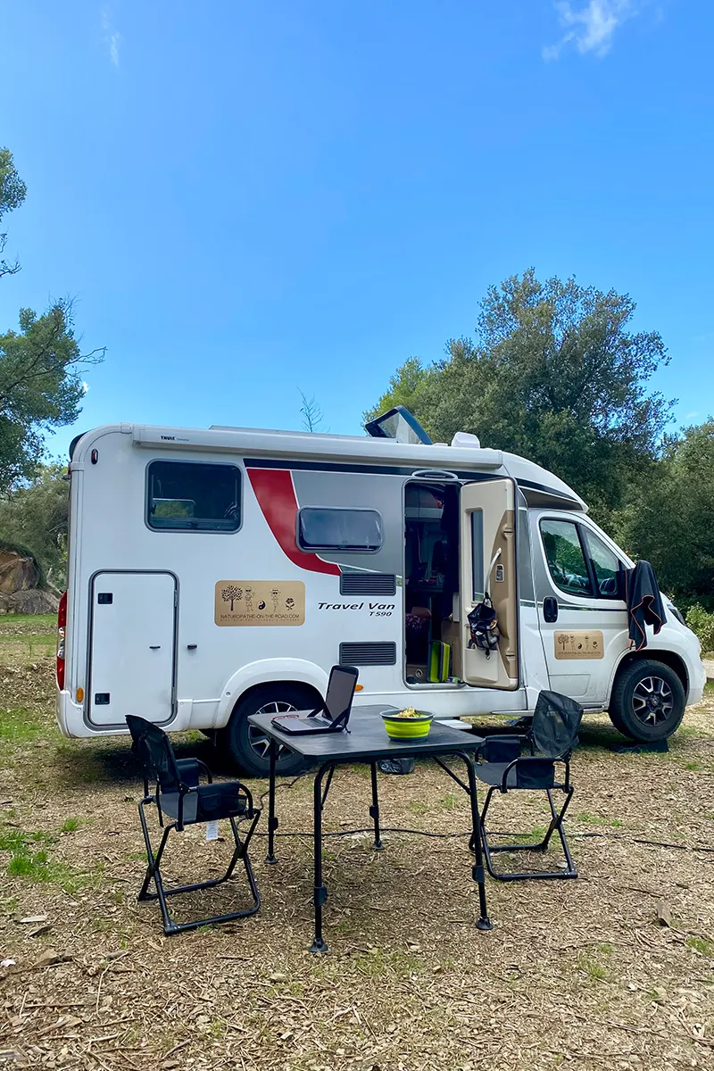 camping car naturopathe on the road digitale nomad