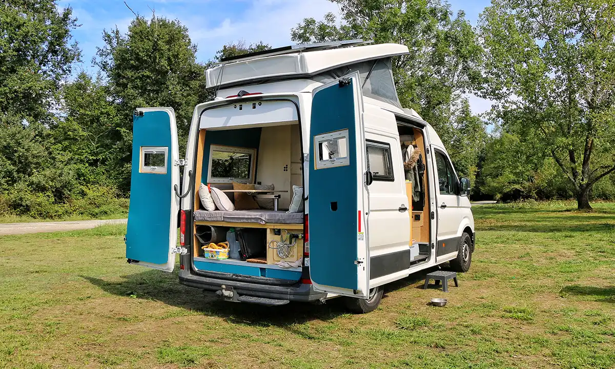 van three vanlifers