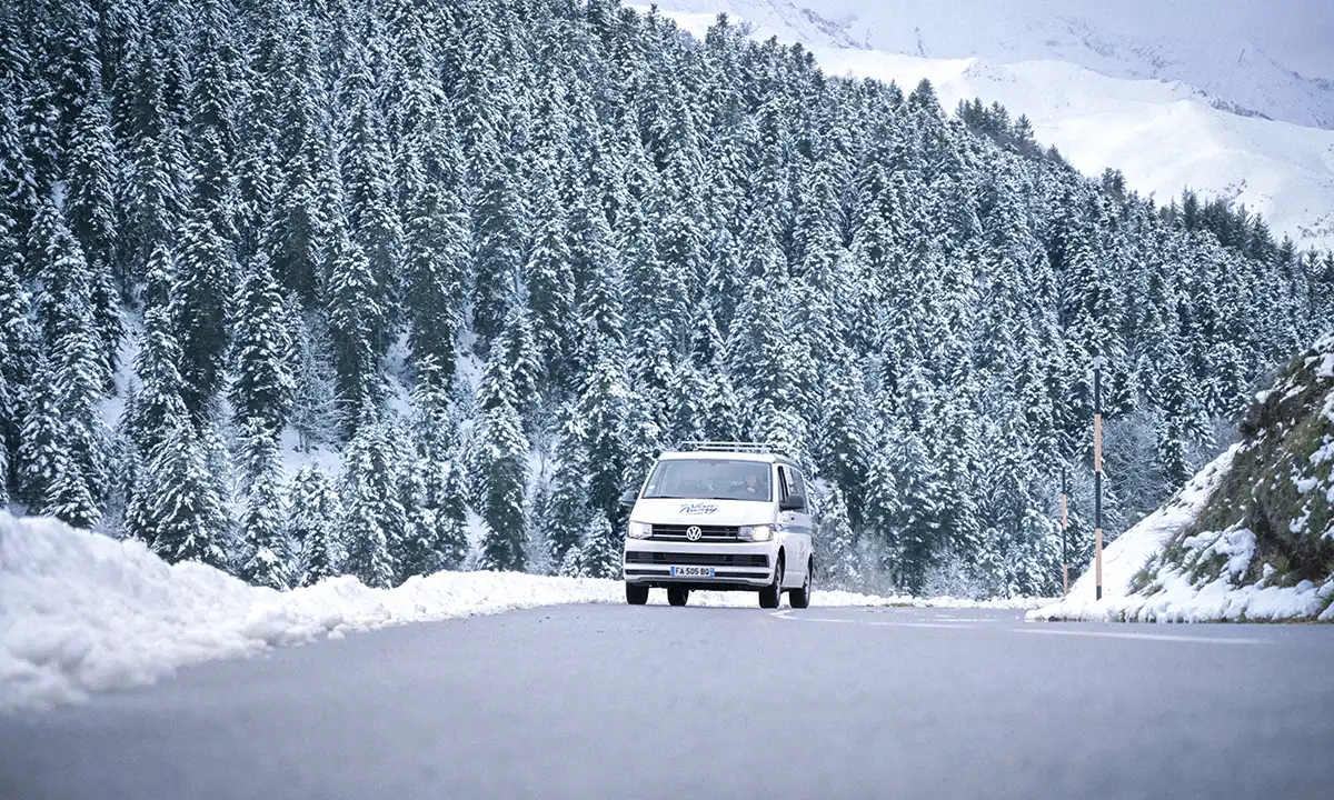 vanlife dans la neige