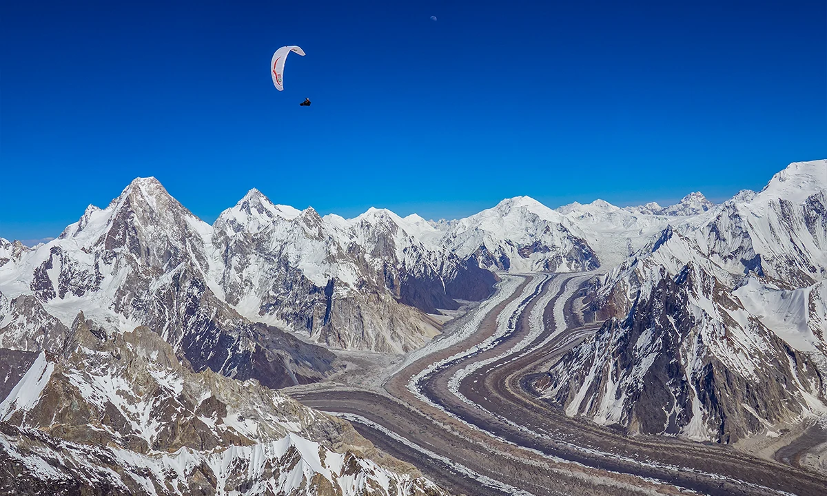 Antoine Girard vol en parapente a 8000 mètres