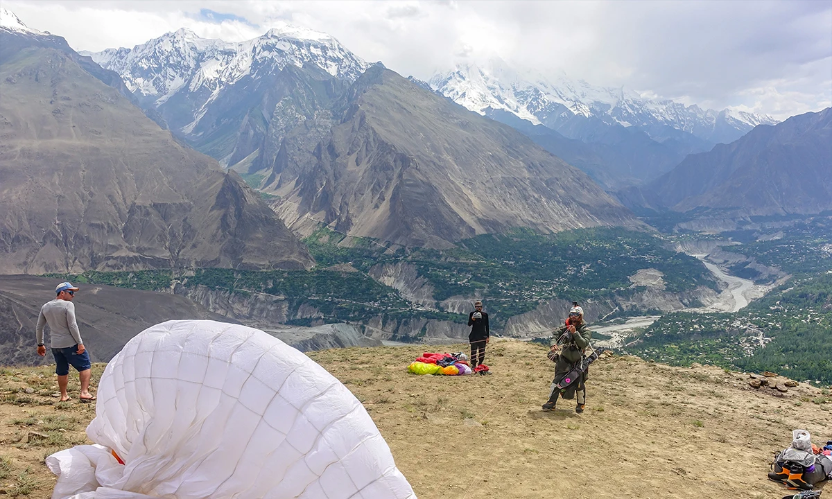 Antoine Girard vol en parapente a 8000 mètres