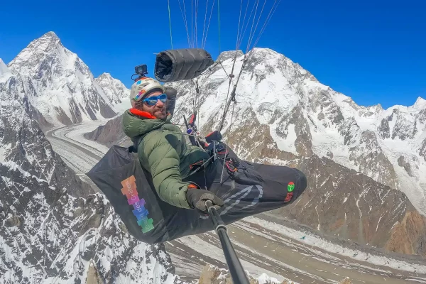 Antoine Girard vol en parapente a 8000 mètres