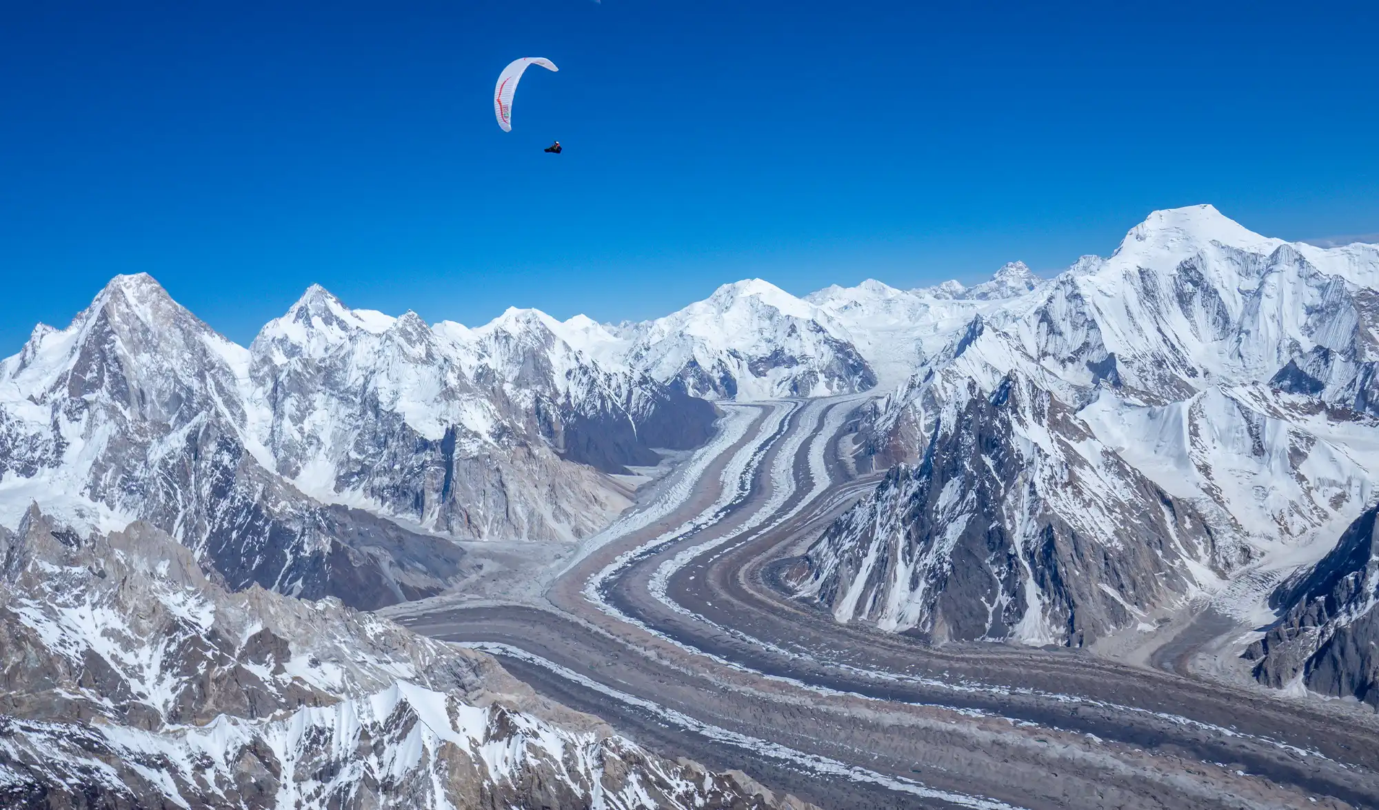 Antoine Girard vol en parapente a 8000 mètres